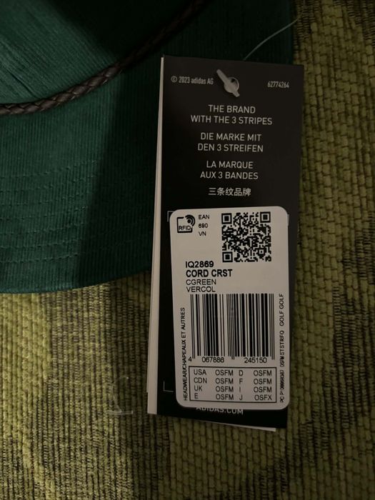 НОВИ шапки с козерка Adidas