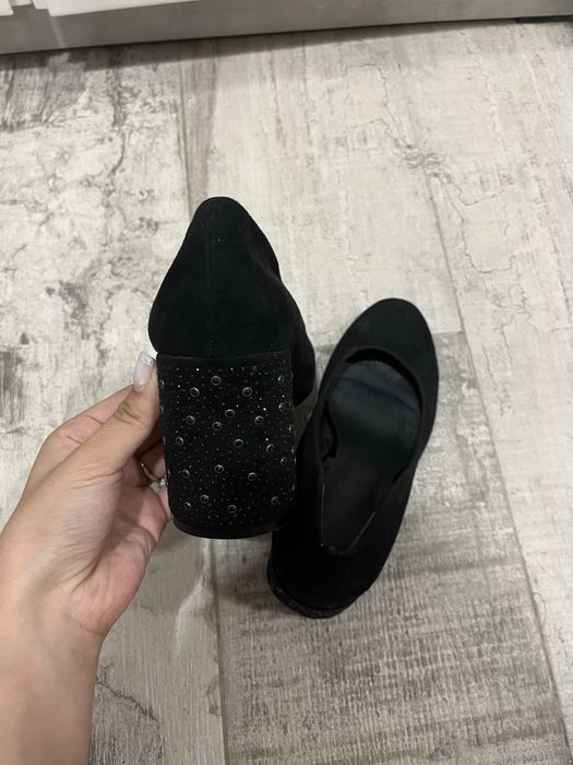 Черни токчета с декориран ток