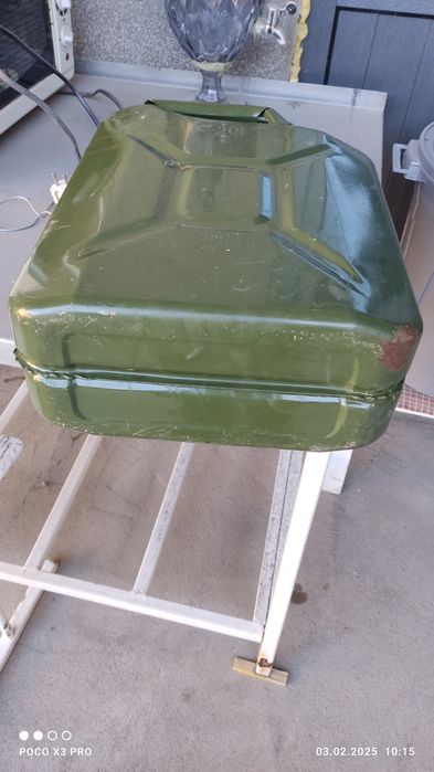 Продам канистру 20 л