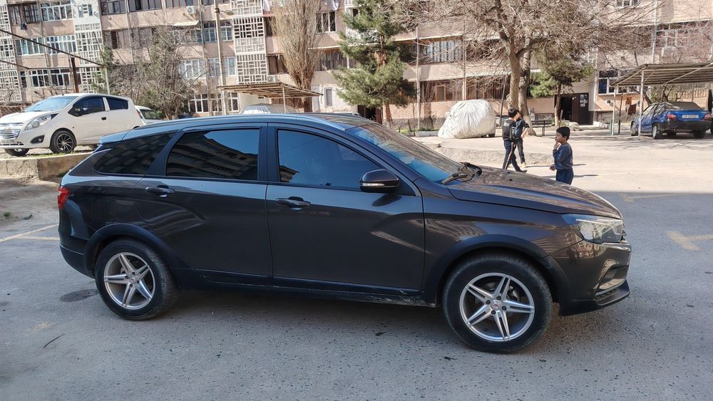 Лада веста крос..