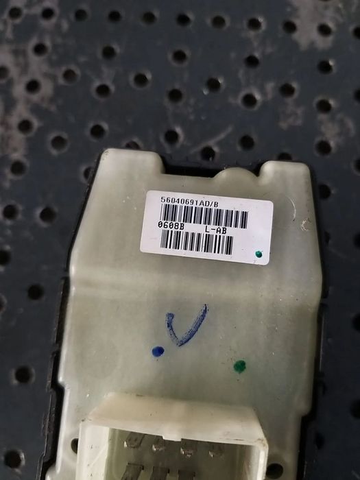 Bloc butoane geamuri electrice stanga fata dodge caliber 56040691ad