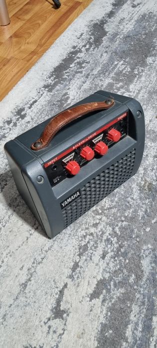 Cub Yamaha VA 5 boxa cu amplificare pentru chitara