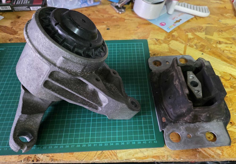 Set Suport motor Ford Mondeo Kuga Edge stare foarte buna poze reale