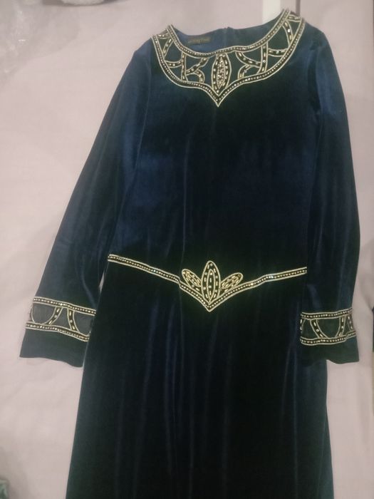 Платье велюр,р.48