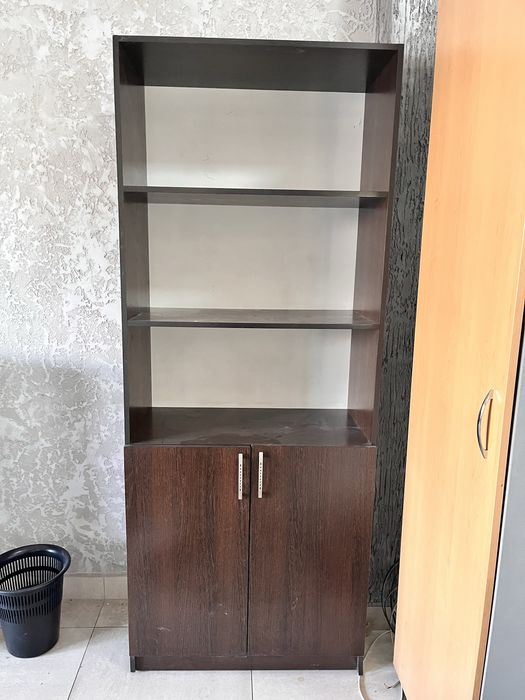 В продаже офисная мебель