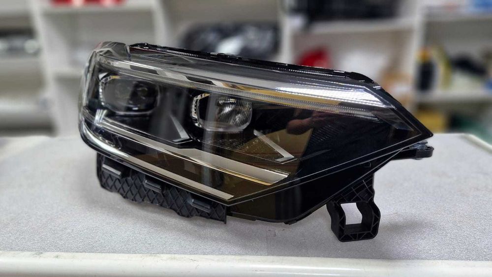 Фара R LED Оригинал VW POLO