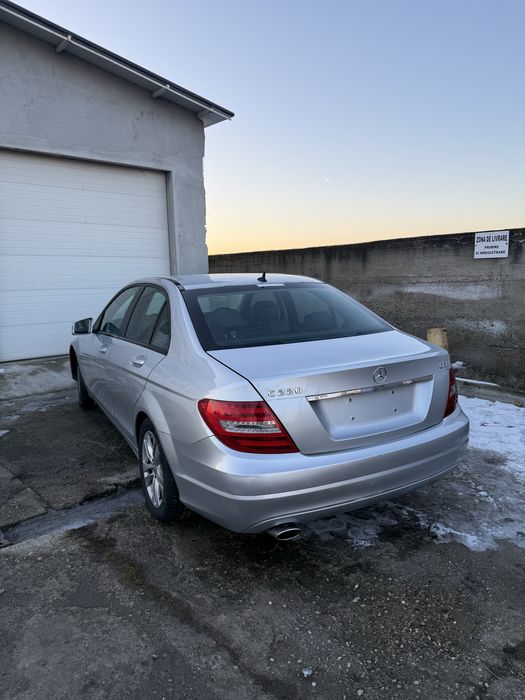 Dezmembrez  c class w204 2.2 cdi punte stop far capota bara aripa