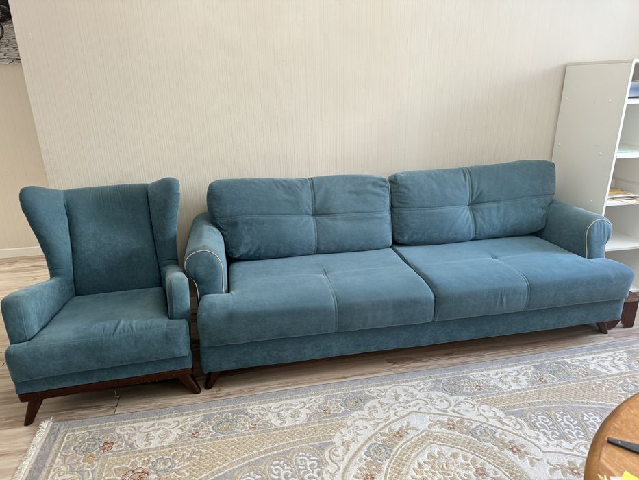 Диван с кресломен