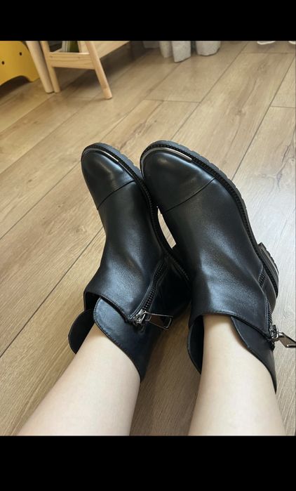 Кожаные ботинки .