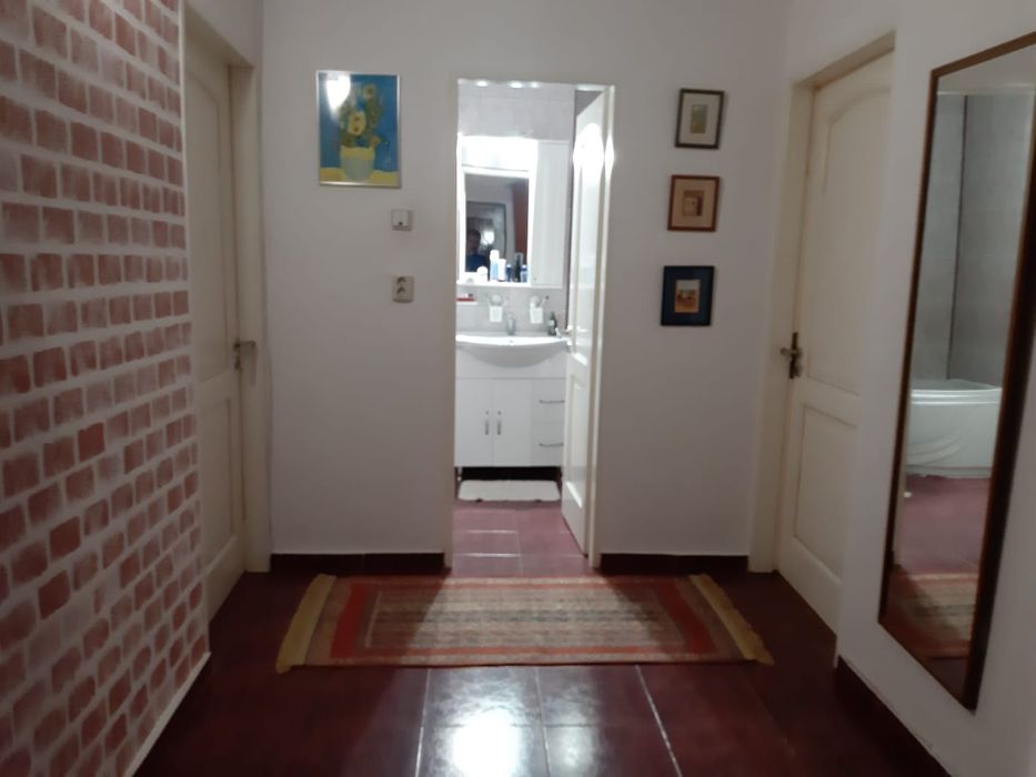 Inchiriez apartament doua camere etaj 1 zona MB-uri.