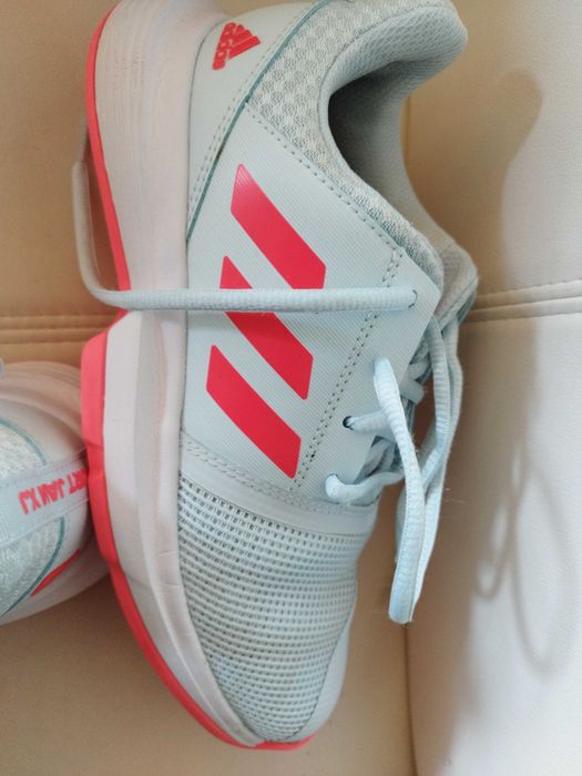 Маратонки Адидас в отлично състояние, UK 4,36 2/3,30 лв.