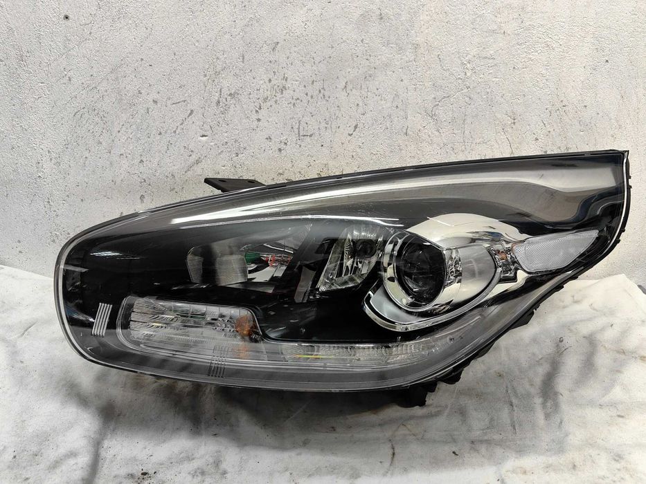 Оригинален фар Киа  Kia Carens 4 Rondo Led