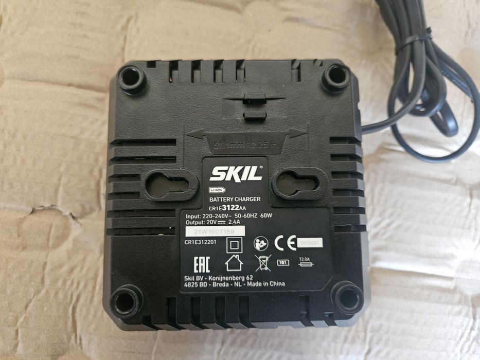 Pendular pe acumulator cu incarcator  skil. Baterie 20v 4Ah ca nou