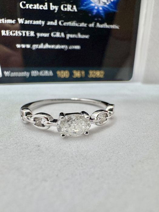 Сребърен пръстен с мойсанит (диамант) 0.5 карата