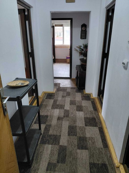 Inchiriez apartament centru Beius