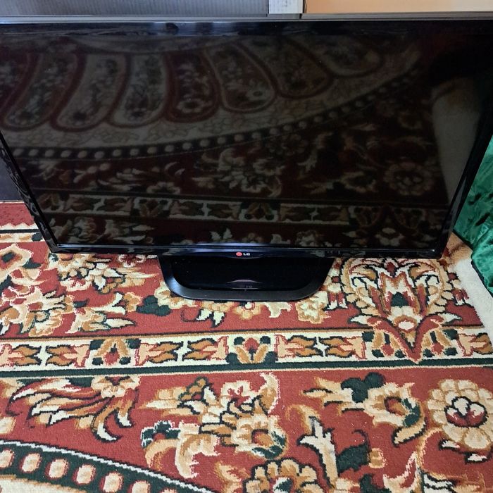 LG televizor sotiladi 32