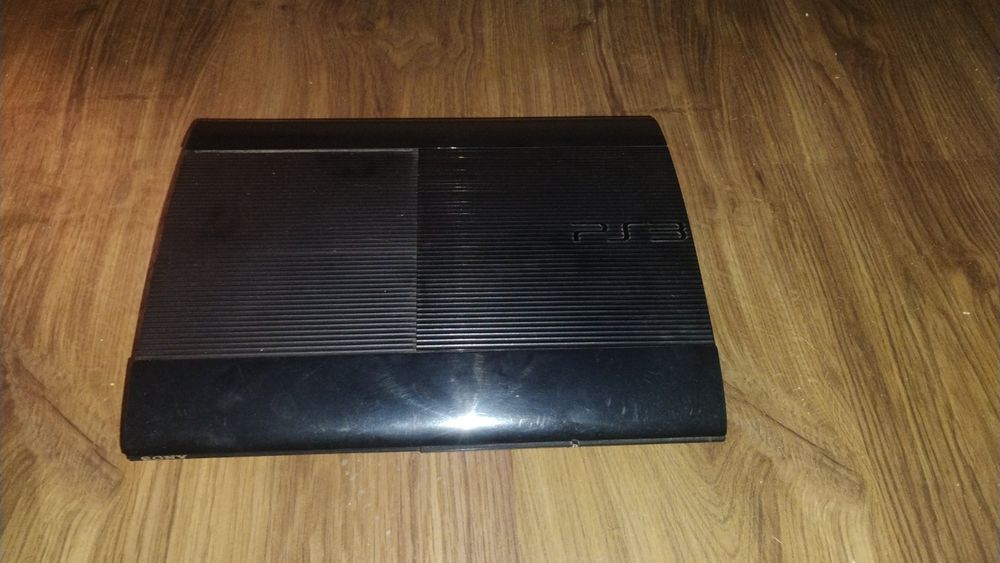 Продавам PlayStation 3 с бонус 13 игри