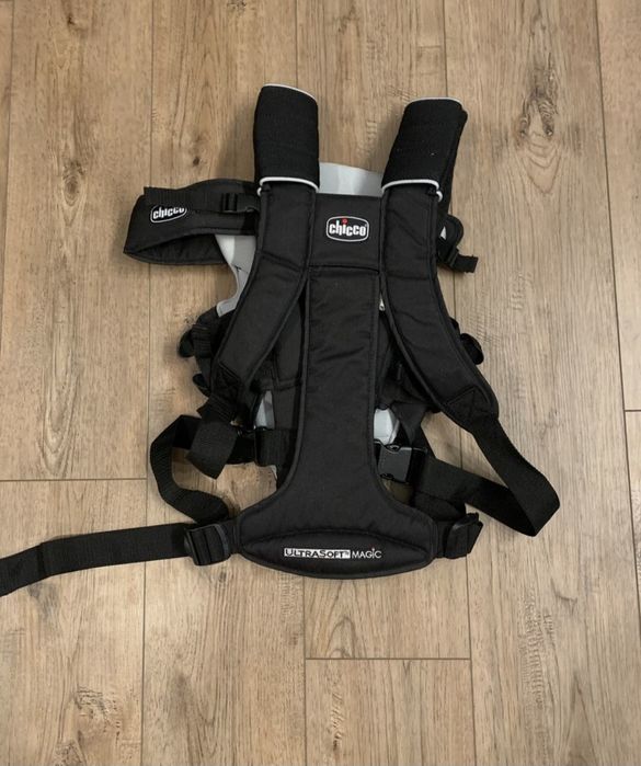Marsupiu pentru bebeluși Chicco UltraSoft Magic Negru / Gri 
 Model 10