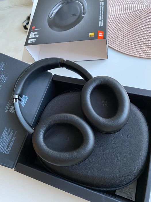Слушалки безжични JBL Tour One M2 като нови