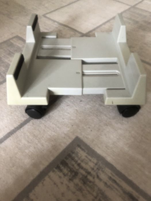 Подставка для компьютера, с колесиками