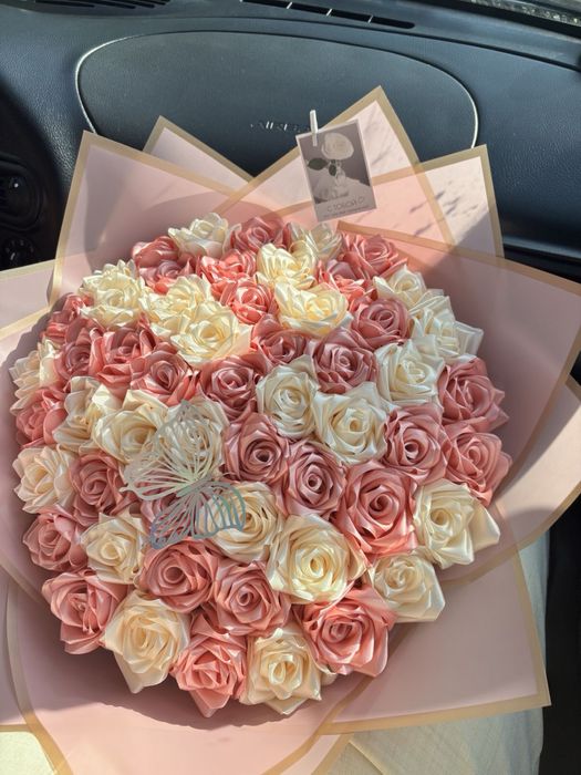 Атласные розы букет