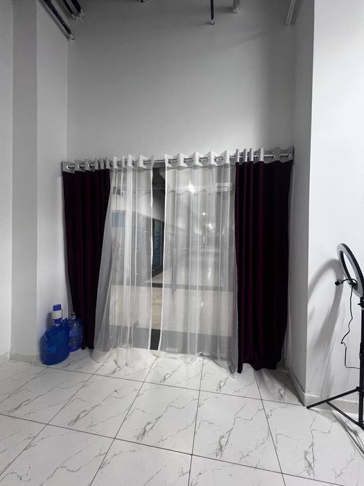 Parda sotiladi Eni 3 m Bo'yi 2,7 sm