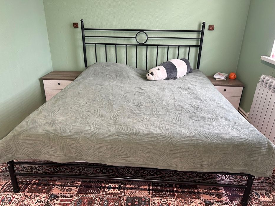 Продам кровать с матрасом