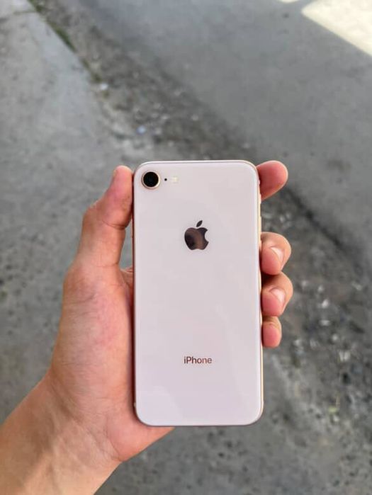 iphone 8 64гб.