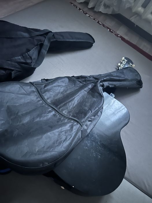 Гитара  сатылады бағасы 20000 тг