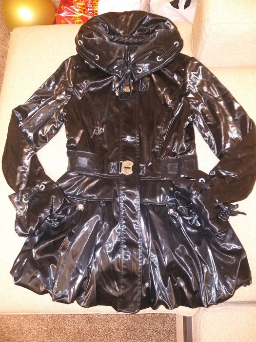 Плащ утеплённый лаковый.Куртка лаковая.Италия.S-M