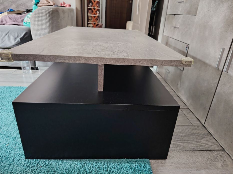 Masa bucătărie și măsuța cafea