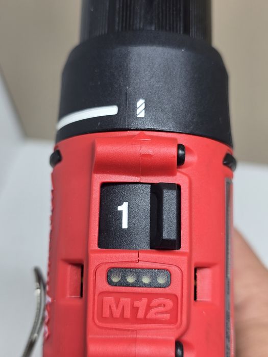 Нов безчетков винтоверт Milwaukee M12BLDDRC