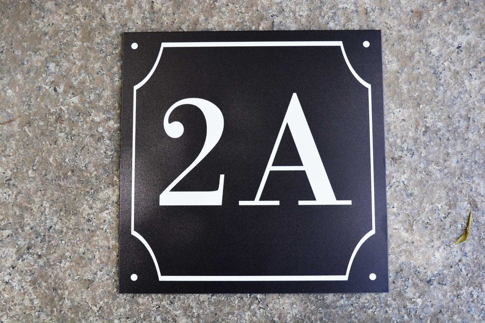 Изработка на табели с пълноцветен УВ печат