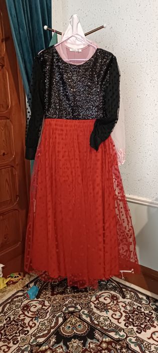 Vecherny koylak sotiladi