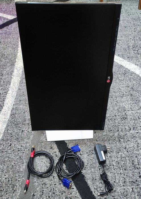 Монитор LG 23EA63 23" IPS LED б/у + кабели HDMI VGA