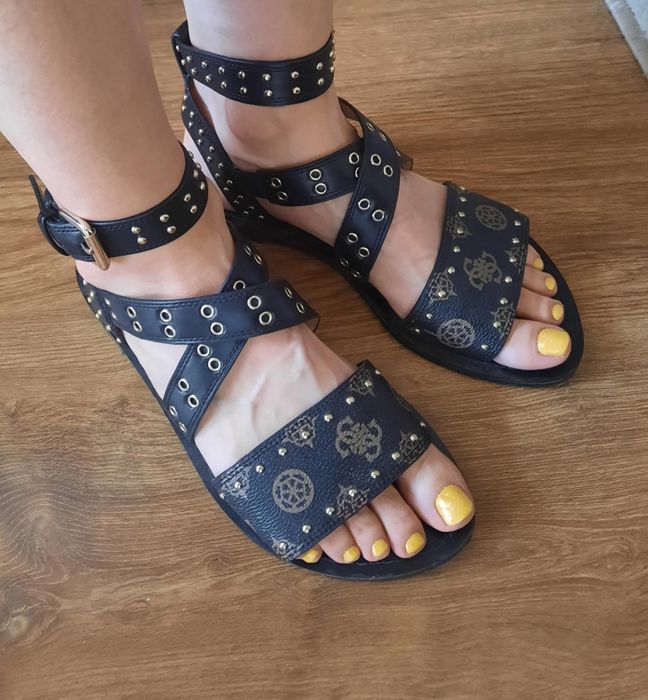 Оригинални сандали Guess