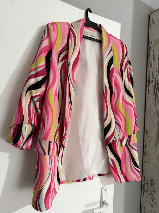 Дамско сако с цветен принт