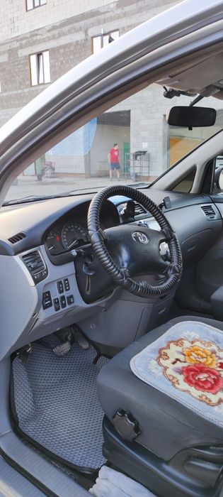 Toyota avensis verso