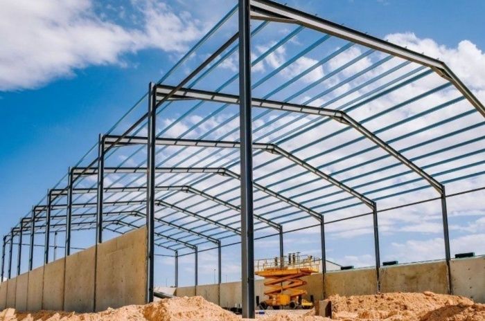 Vand hală metalică de pe stoc 10 m cu 20 m cu 4 m tot cu montaj