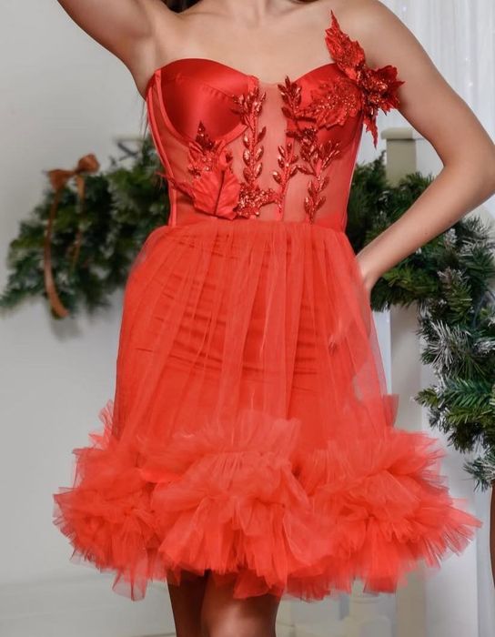 Къси бални рокли