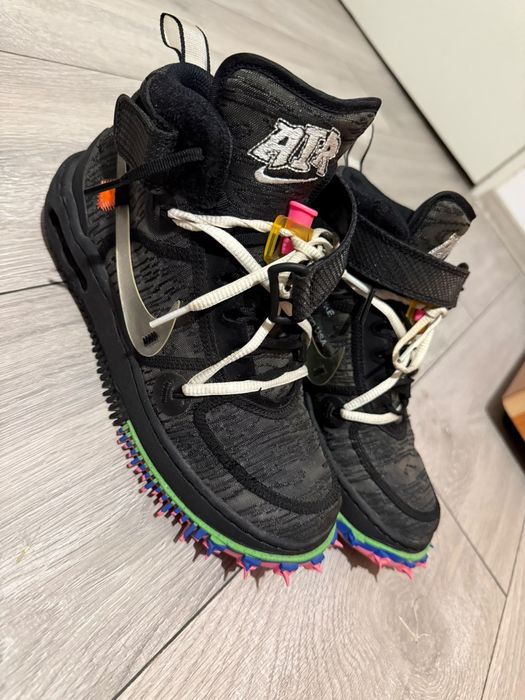 Adidasi off-White de fete marimea 38,5