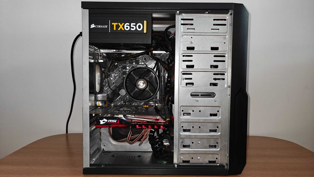 Vând PC Desktop Gaming