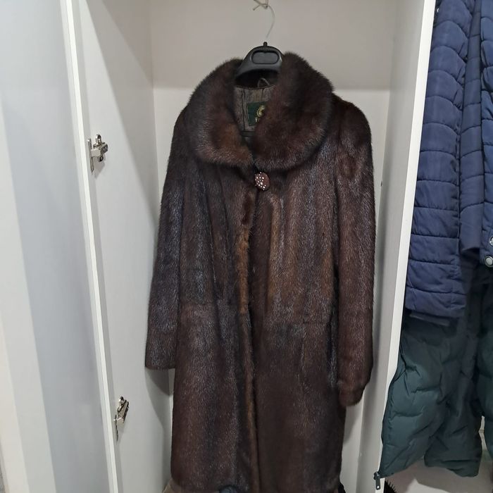 Продам женскую норковую шубу и шапку