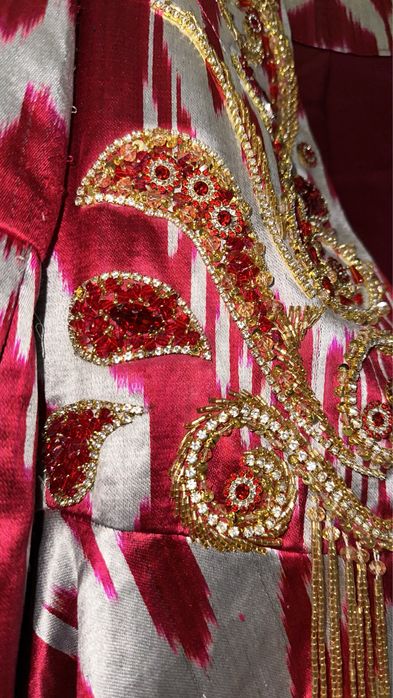 Чапан из атласа ручной работы