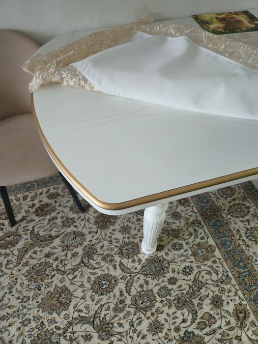 Стол для гостиной