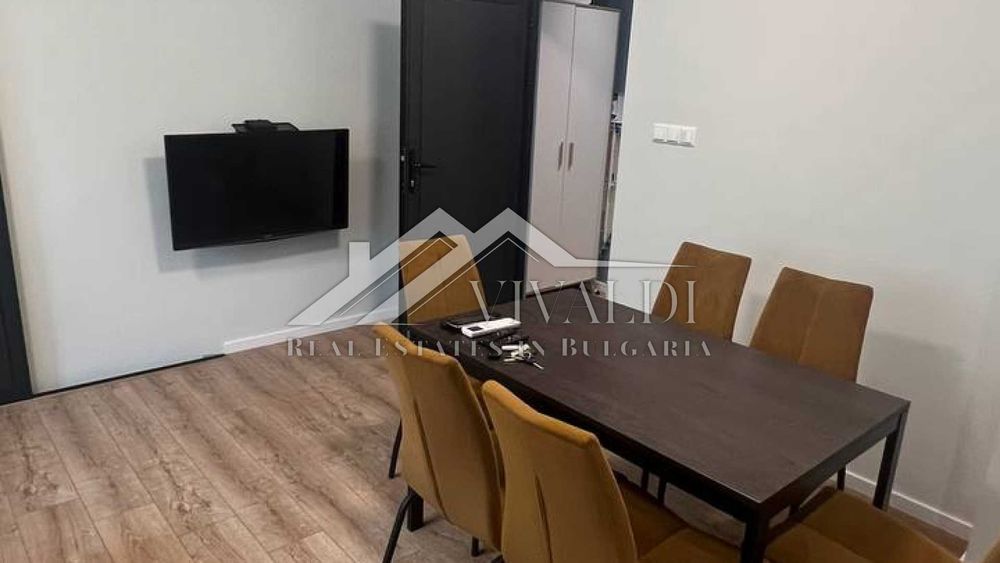 Дава се под наем Тристаен апартамент в Варна, Център - 100 кв.м за 900 € - Снимка #4