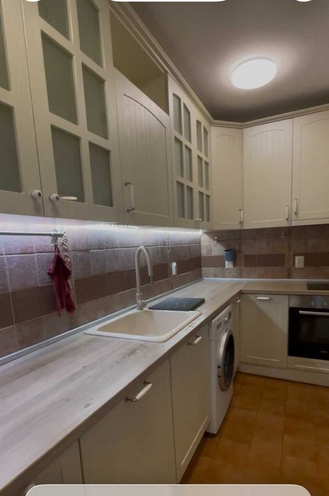 Дава се под наем Тристаен апартамент в София, Зона Б-19 - 100 кв.м за 1047.03 € - Снимка #3