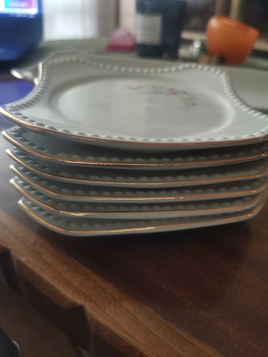 Фруктиера на две нива и плато с 6 чинийки