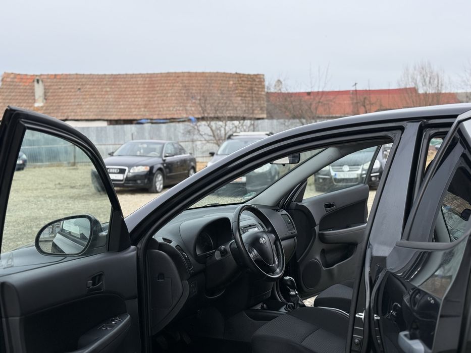 Hyundai I30 1.4 105 CP 11/2010 SE POATE IN RATE