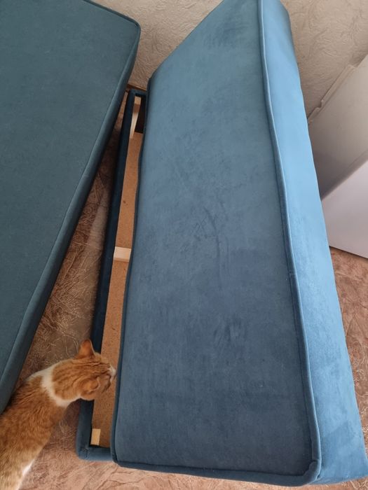 Новый  диван с пуфиком